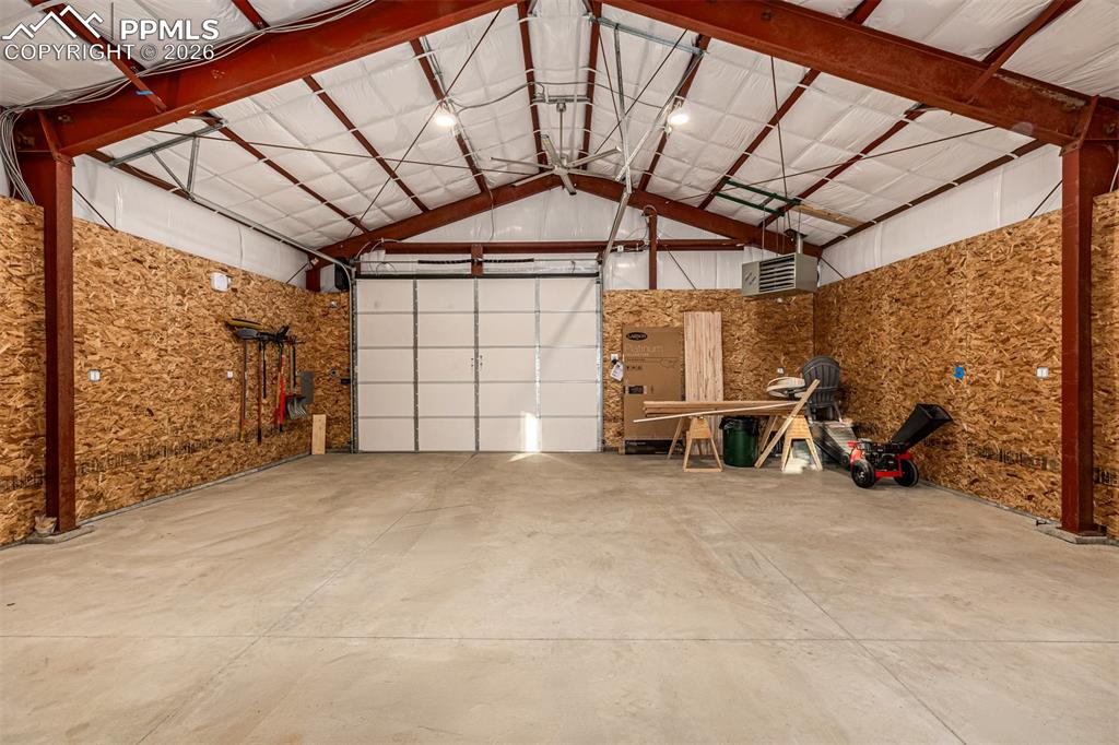 Image 44 of 50: Garage