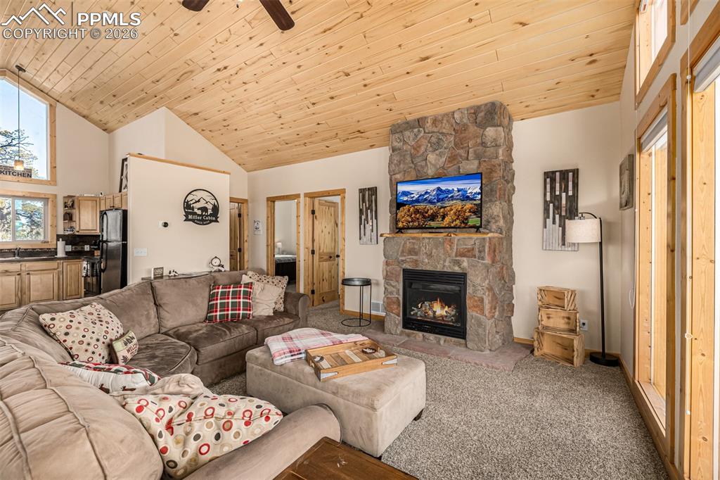 Image 9 of 50: Living Room