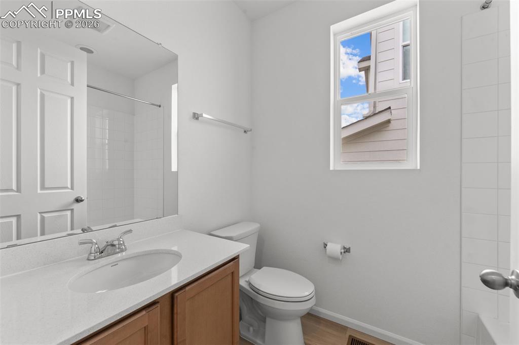 Image 13 of 20: Bathroom