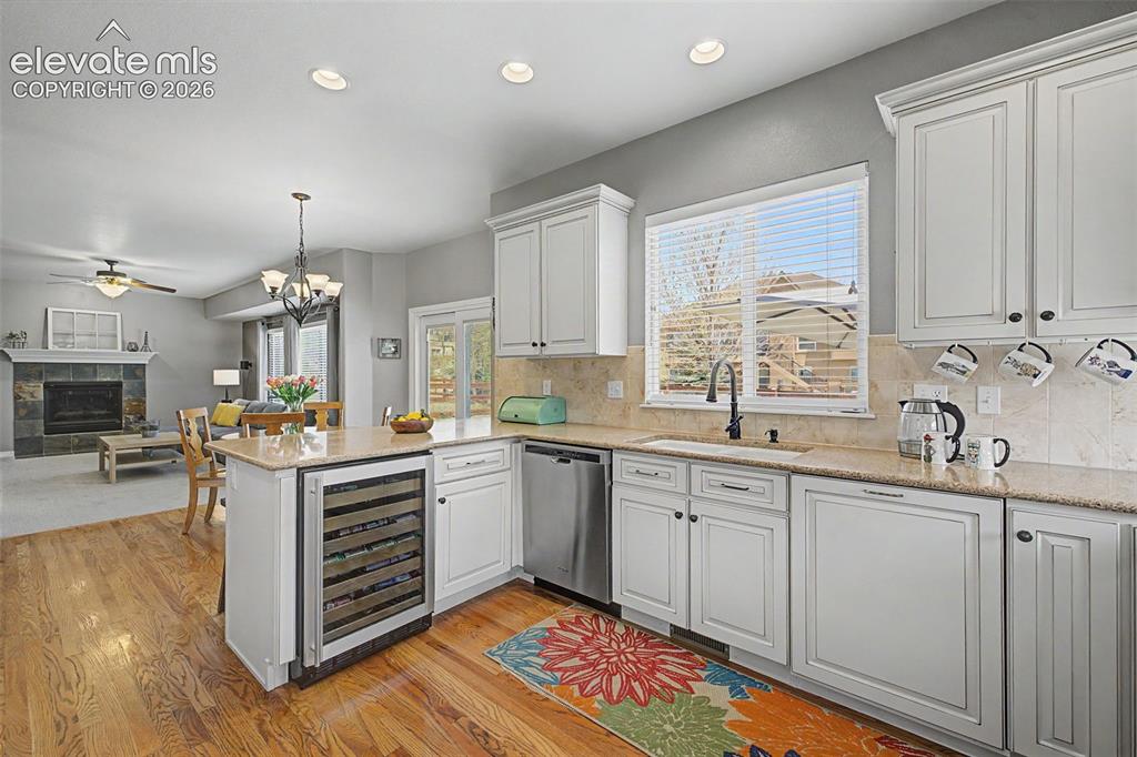 Image 7 of 48: Kitchen