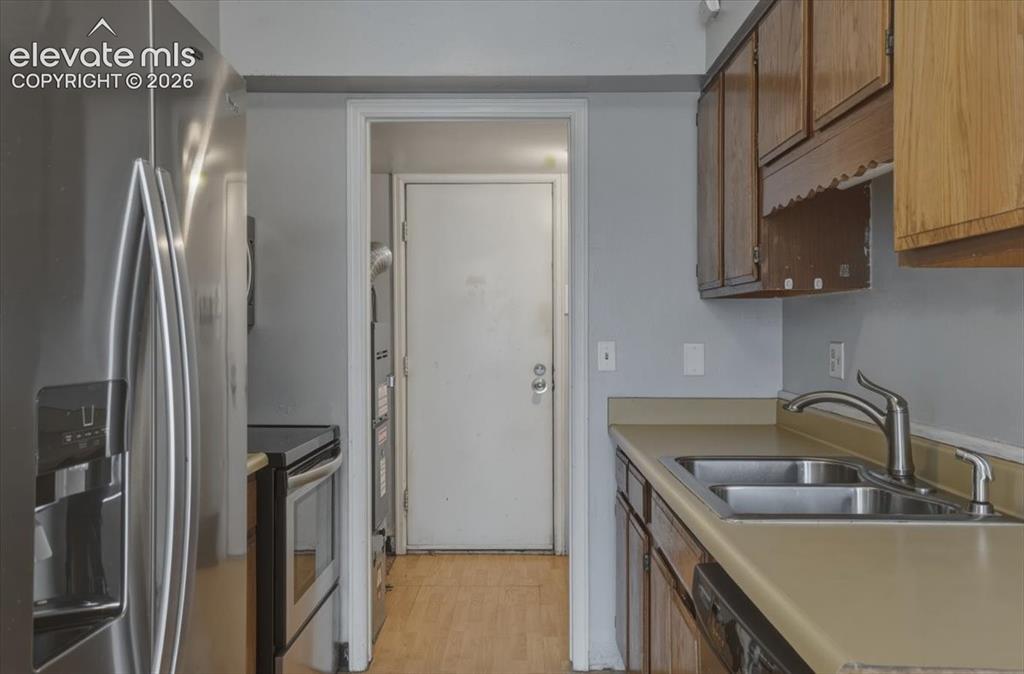 Image 5 of 21: Kitchen