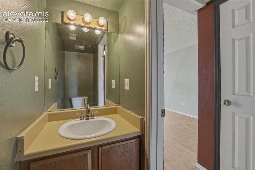 Image 7 of 21: Bathroom