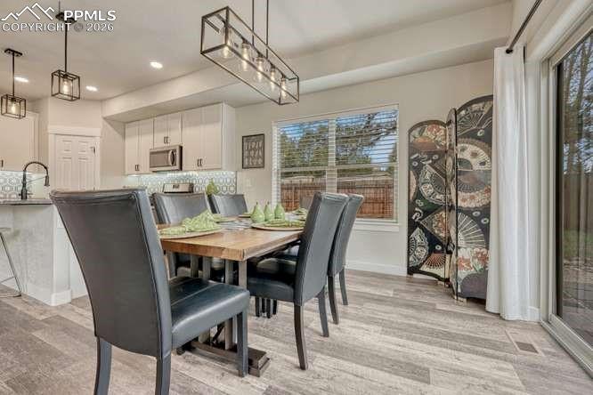 Image 11 of 37: Dining Area
