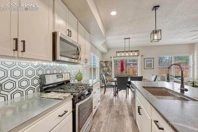 Image 13 of 37: Kitchen