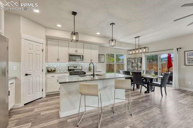 Image 14 of 37: Kitchen