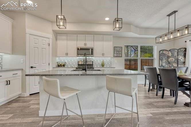 Image 15 of 37: Kitchen