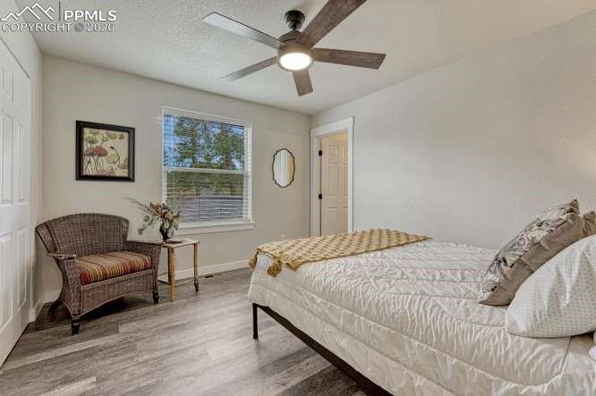 Image 19 of 37: Bedroom