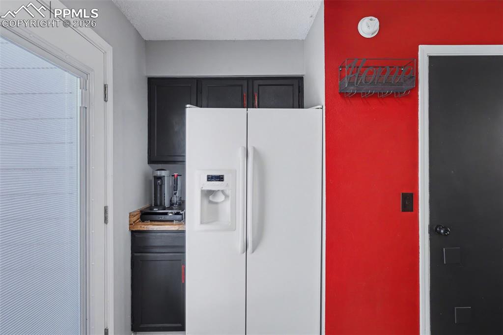 Image 12 of 28: Kitchen