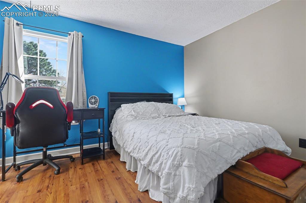 Image 17 of 28: Bedroom