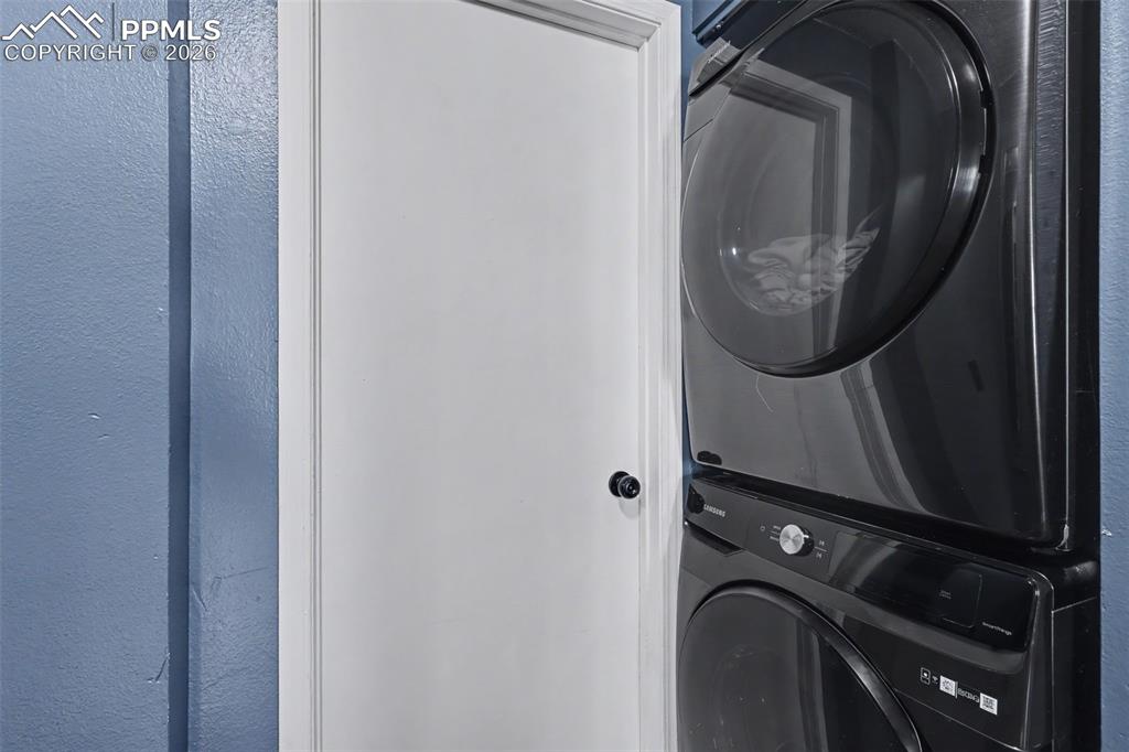 Image 21 of 28: Laundry