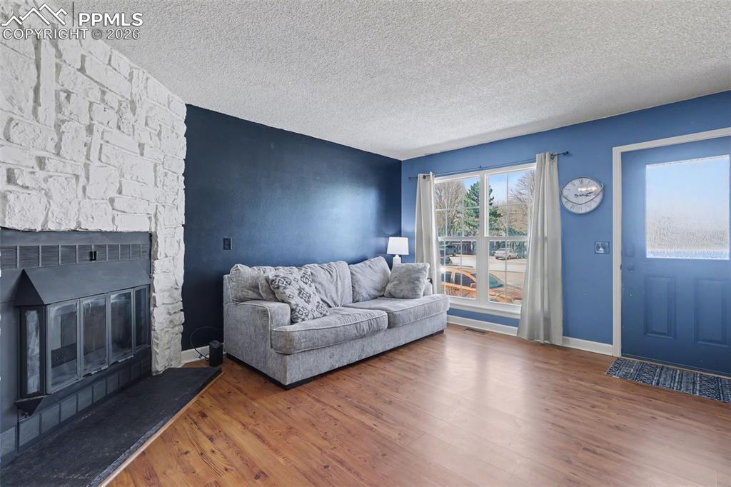 Image 3 of 28: Living Room