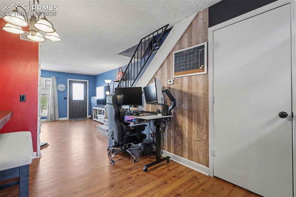 Image 7 of 28: Office