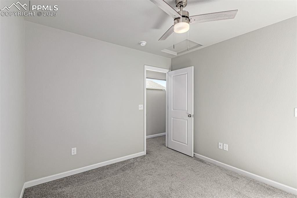 Image 18 of 29: Bedroom
