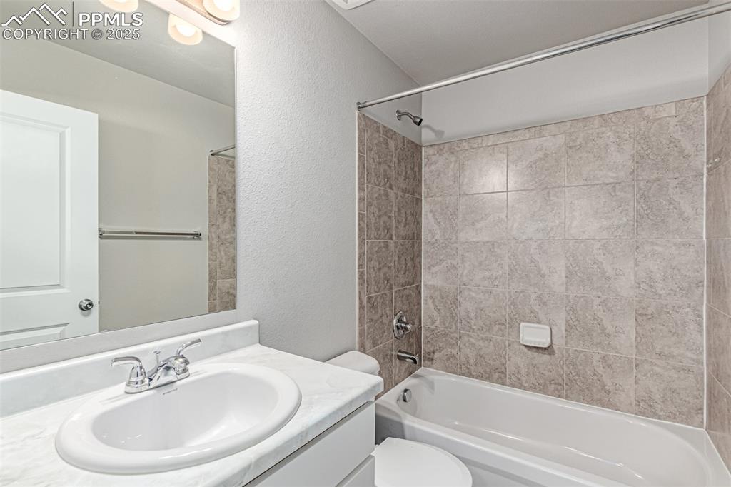 Image 21 of 29: Bathroom