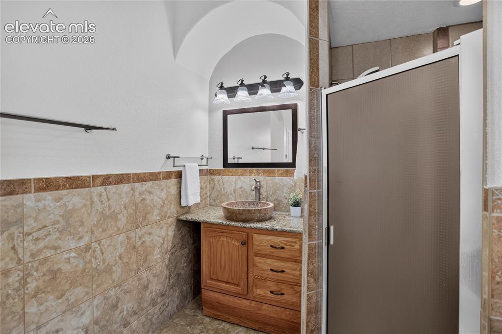 Image 14 of 37: Separate vanities & walk-in shower