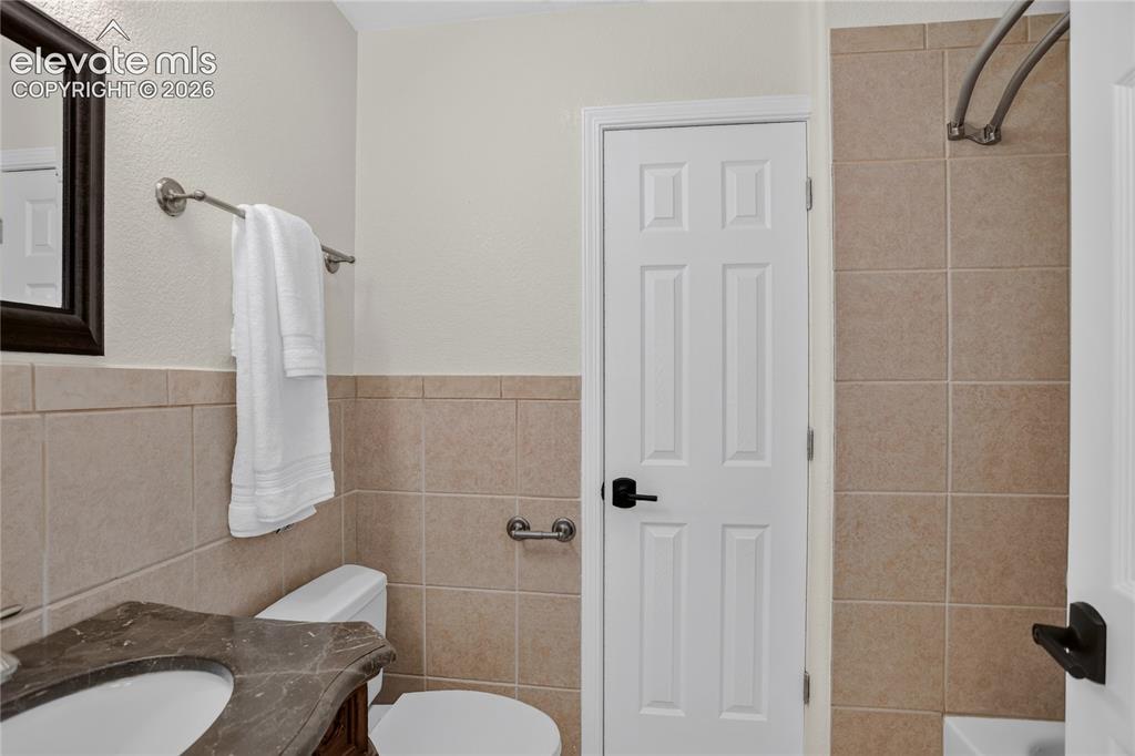 Image 20 of 37: Bonus space full bath w/ large linen closet