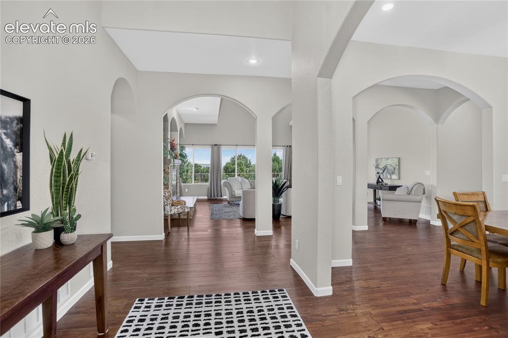 Image 4 of 37: Entryway