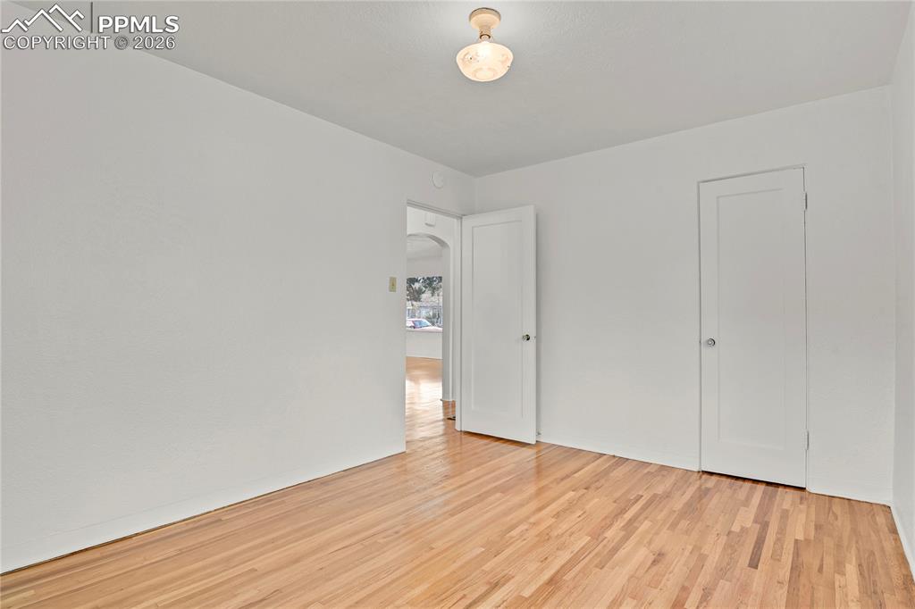 Image 16 of 29: Bedroom