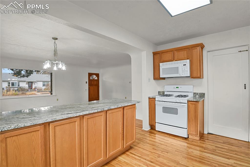 Image 8 of 29: Kitchen