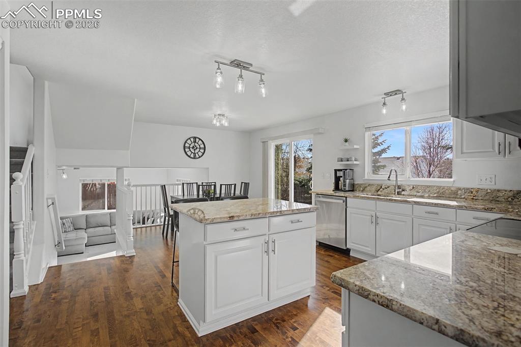 Image 10 of 44: Kitchen