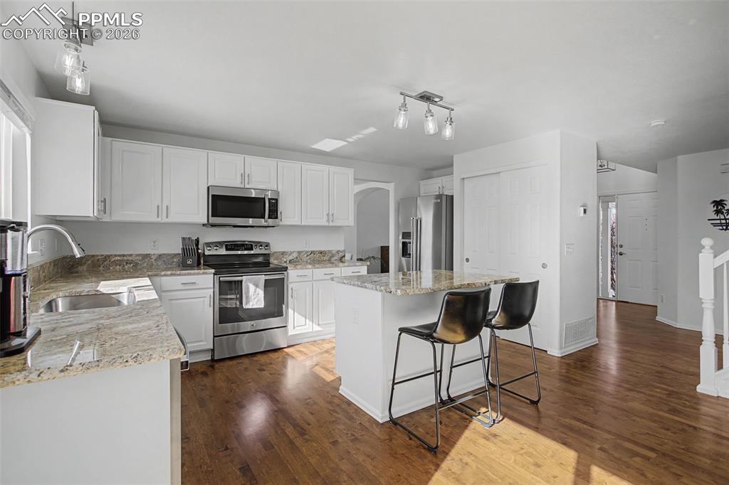 Image 12 of 44: Kitchen