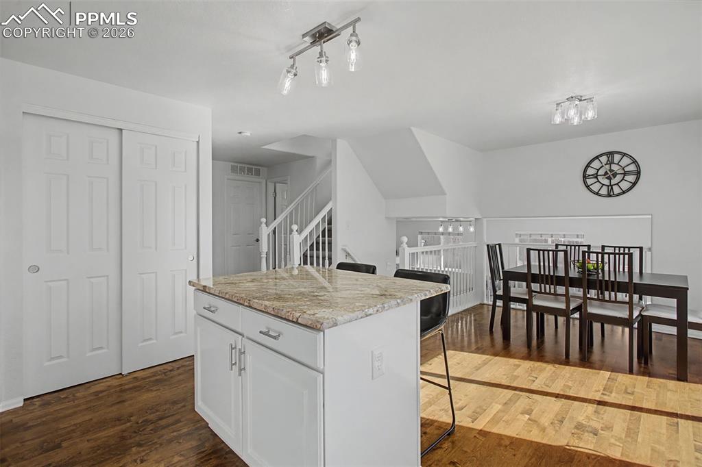 Image 13 of 44: Kitchen