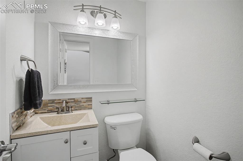 Image 15 of 44: Bathroom