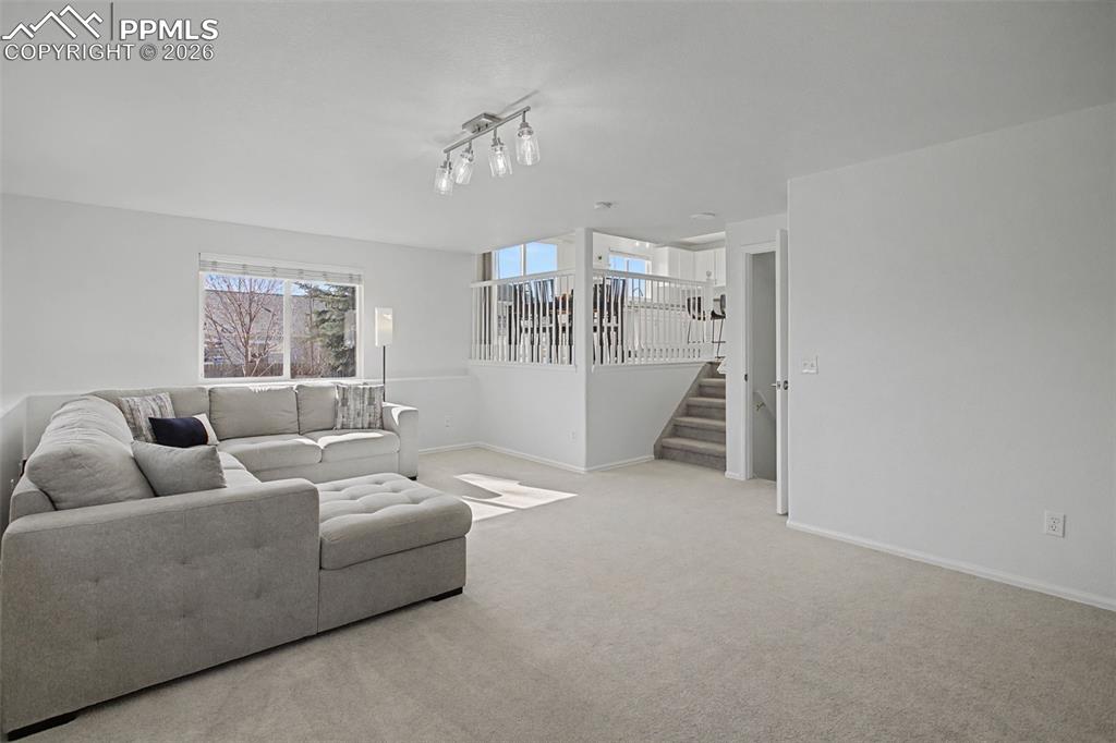 Image 17 of 44: Living Room