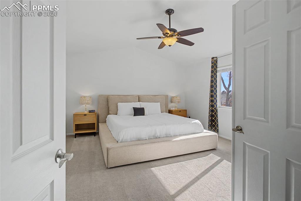 Image 18 of 44: Bedroom