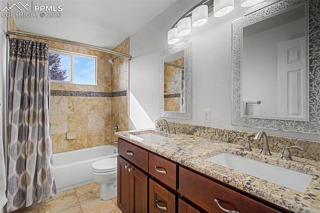 Image 28 of 44: Bathroom