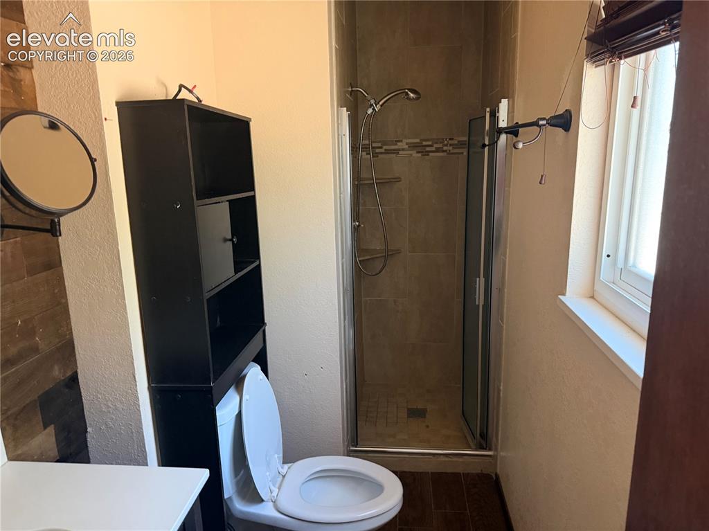 Image 12 of 16: Bathroom