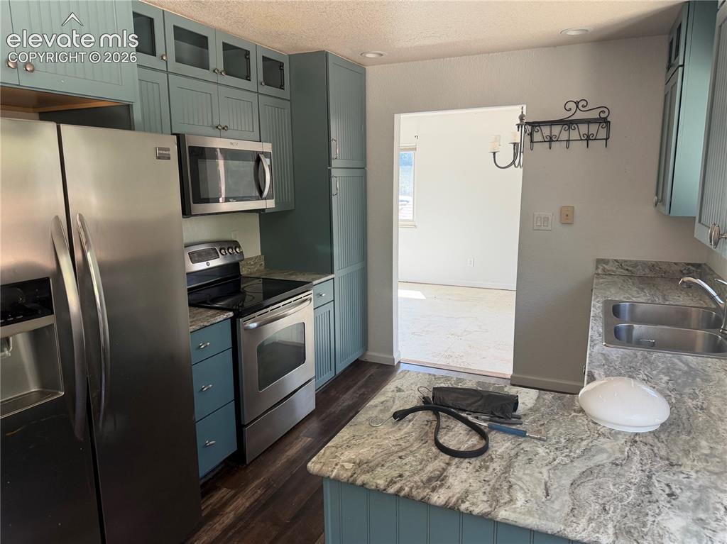 Image 3 of 16: Kitchen