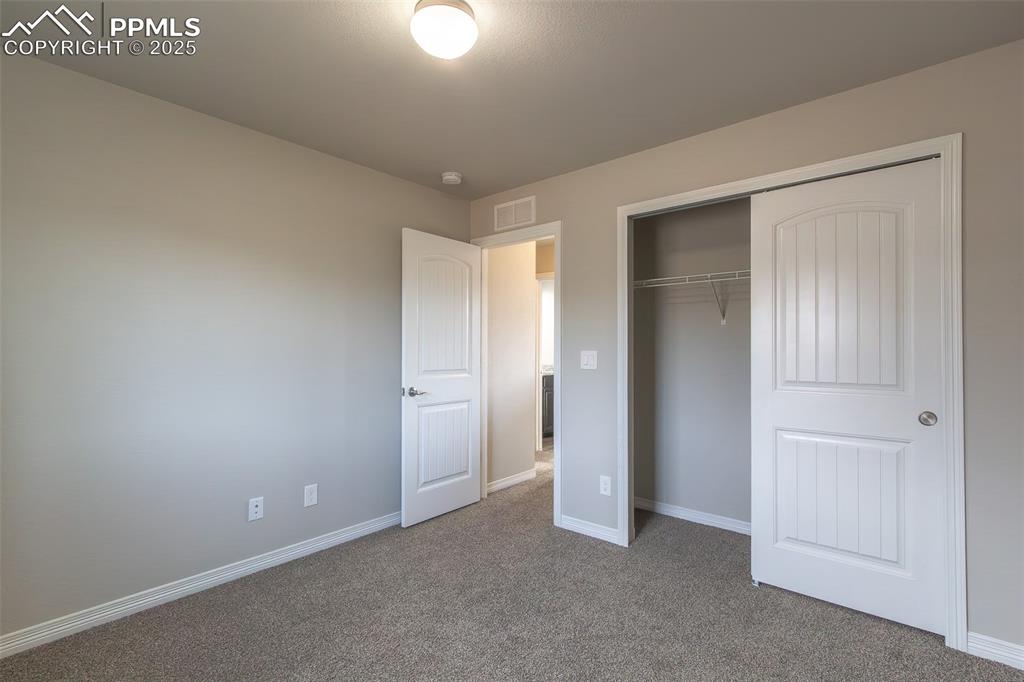 Image 14 of 28: Bedroom