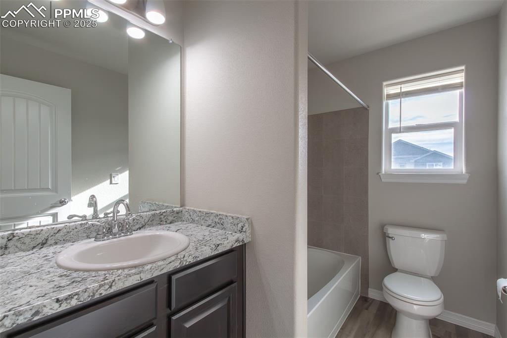 Image 15 of 28: Bathroom