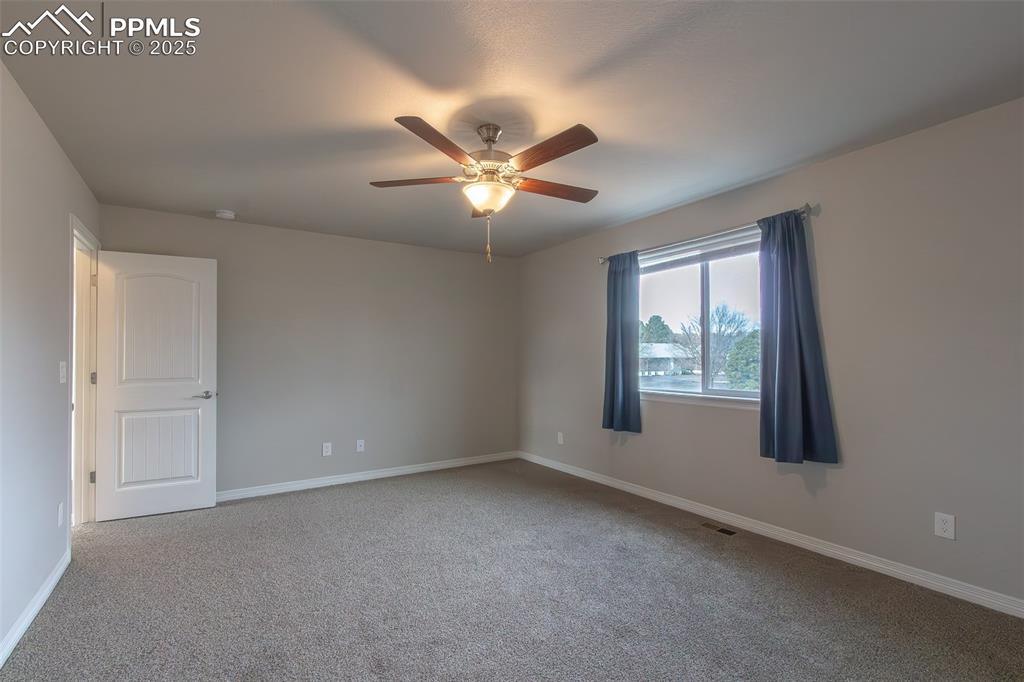 Image 17 of 28: Bedroom