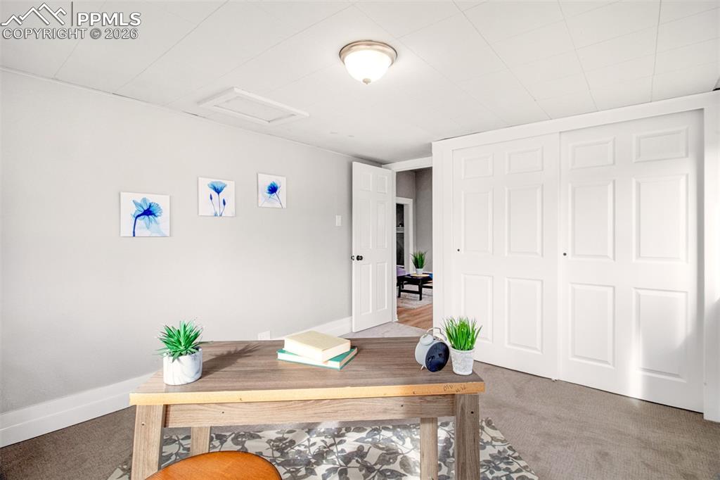 Image 12 of 24: Bedroom