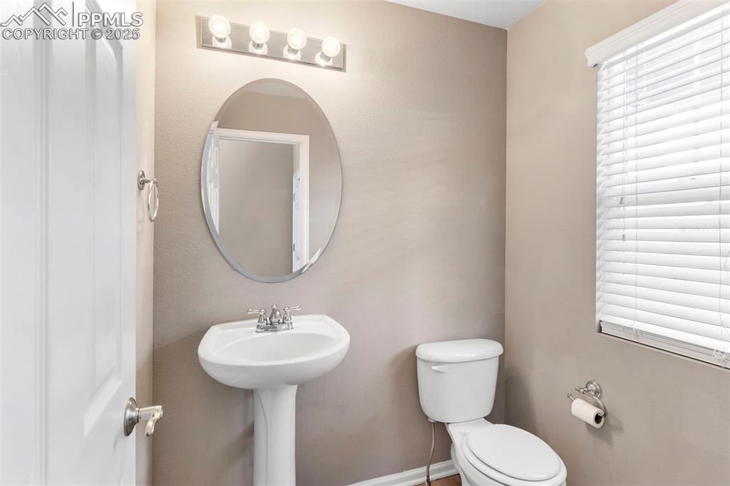 Image 14 of 33: Bathroom