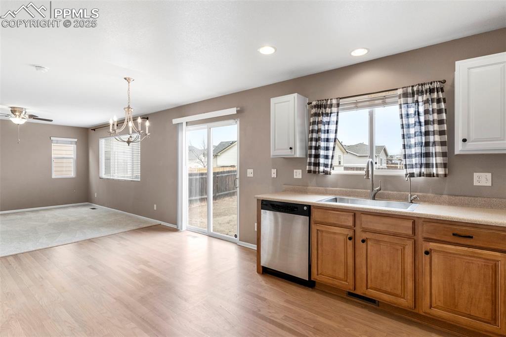 Image 5 of 33: Kitchen