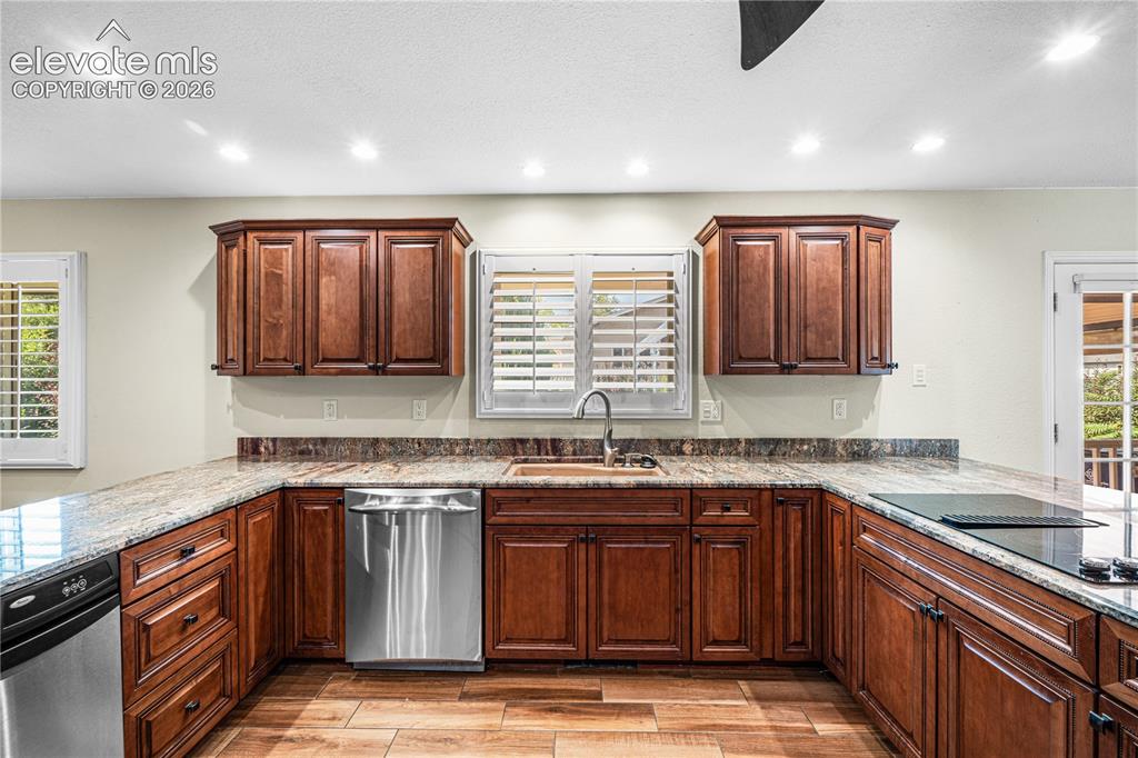 Image 11 of 43: Kitchen