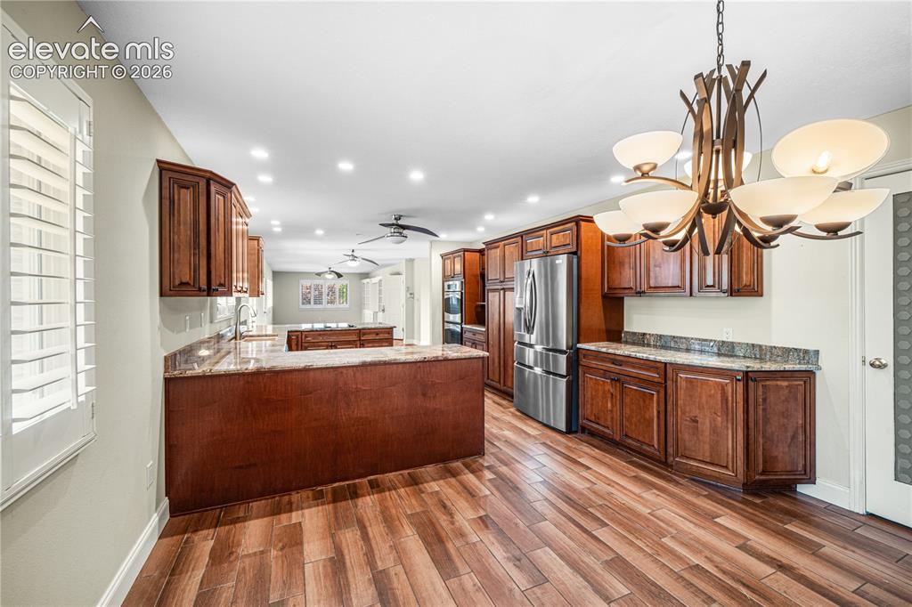 Image 13 of 43: Kitchen