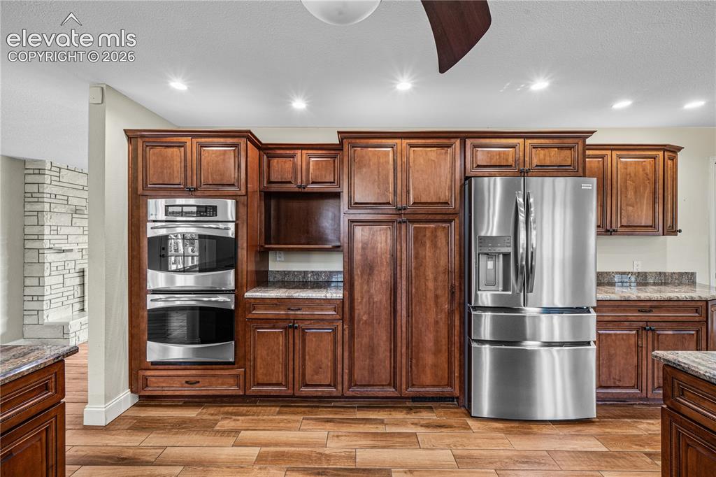 Image 8 of 43: Kitchen