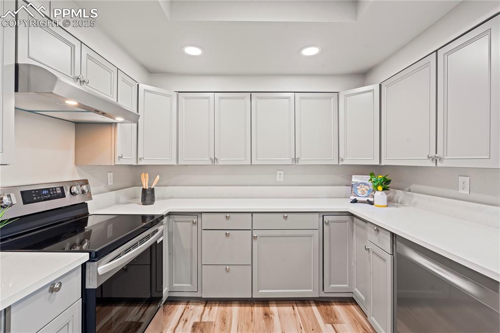 Image 10 of 31: Kitchen