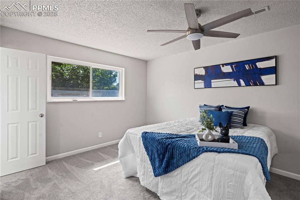 Image 16 of 31: Bedroom