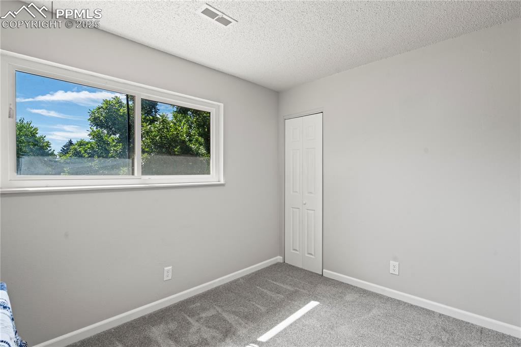 Image 19 of 31: Bedroom