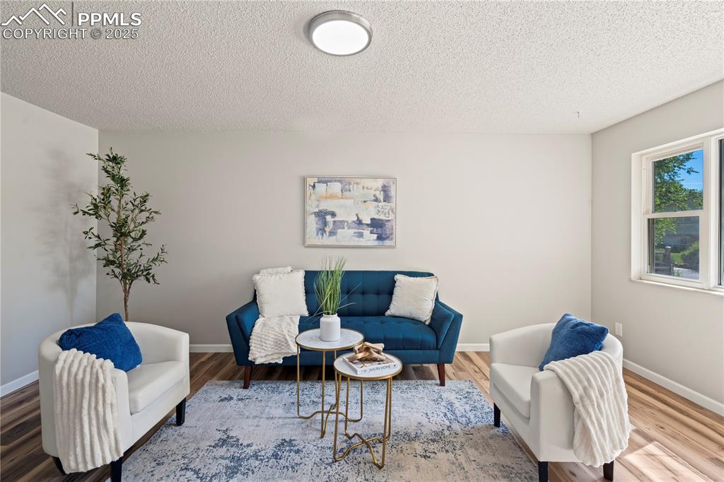 Image 4 of 31: Sitting Room
