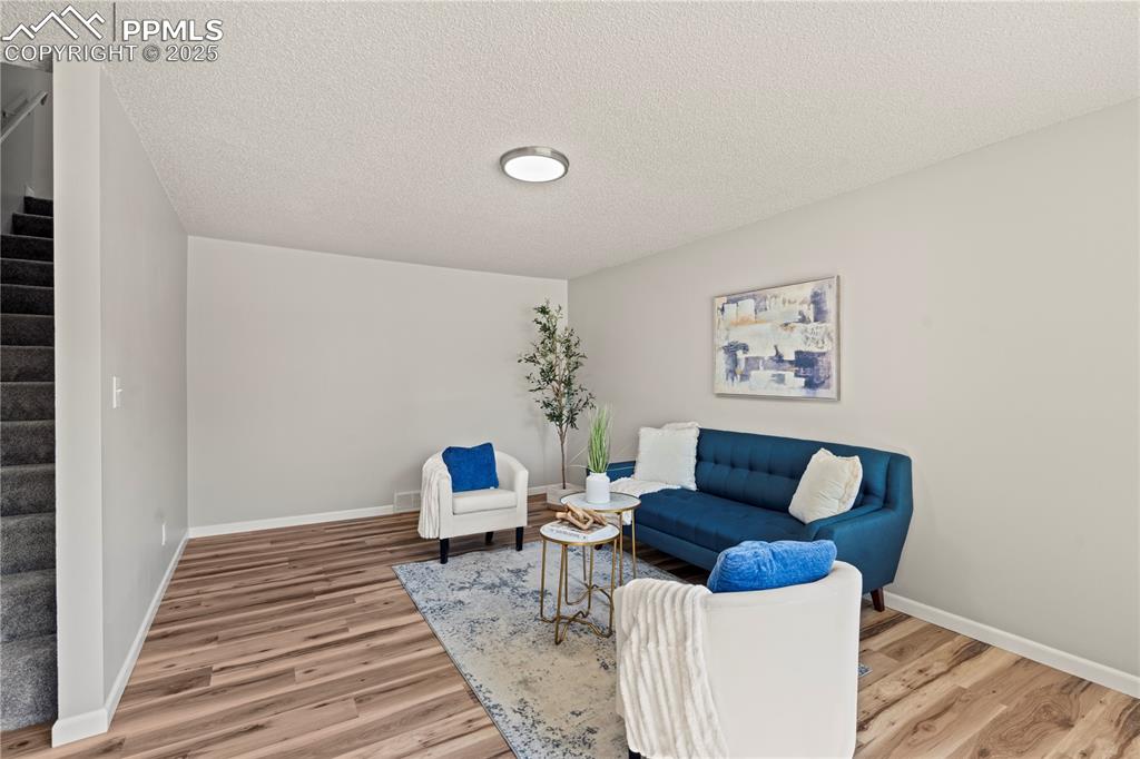 Image 5 of 31: Sitting Room