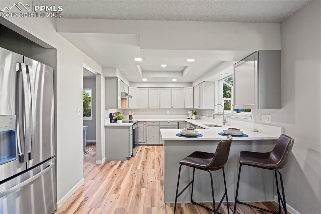 Image 9 of 31: Kitchen