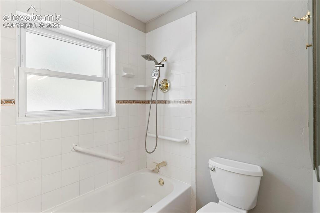 Image 15 of 25: Upper Main