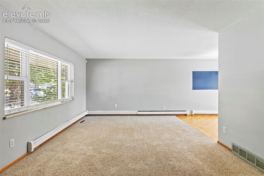 Image 7 of 25: Living Room