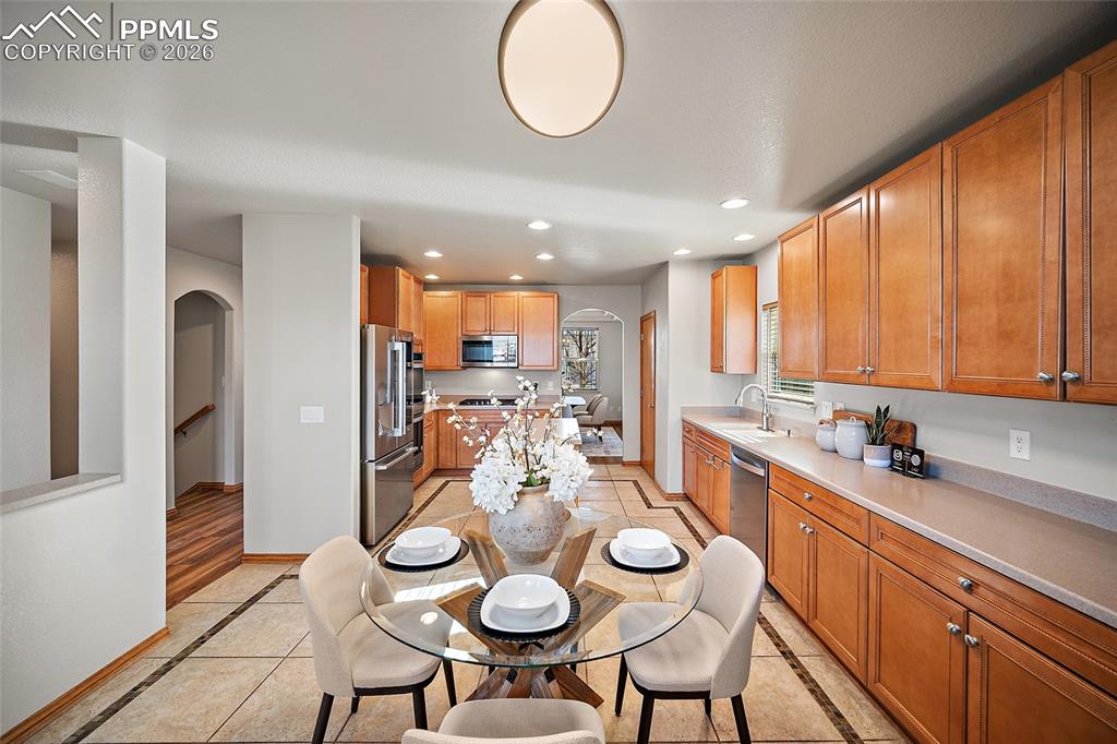 Image 14 of 50: Kitchen